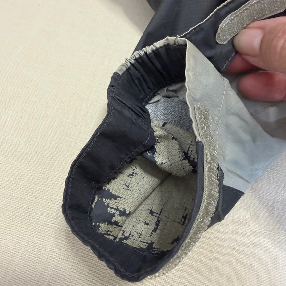 Marmot Men's Two Tone Gray Raincoat with Hood Size Small. - Picture 13 of 16